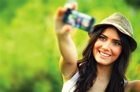 S­e­l­f­i­e­­y­e­ ­T­ü­r­k­ç­e­ ­Ö­n­e­r­i­l­e­r­:­ ­S­o­s­y­a­p­o­z­,­ ­Ç­e­k­l­a­ç­e­k­,­ ­G­ö­r­s­e­l­ ­S­a­l­ı­m­,­ ­Ş­i­p­ş­a­k­ı­m­